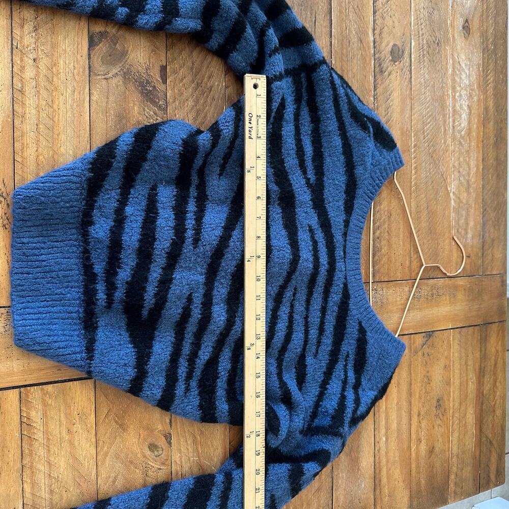 Pink Victoria secret tiger stripe sweater v neck - Picture 5 of 5